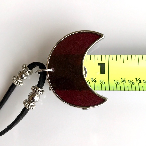 Dark red resin crescent moon leather necklace - Picture 11 of 13